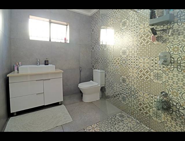 4 BEDROOM HOUSE FOR SALE IN KENSINGTON